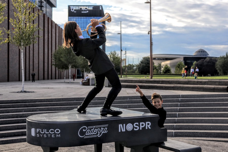 Przyjdź i zagraj - fortepian przed ratuszem w Płocku