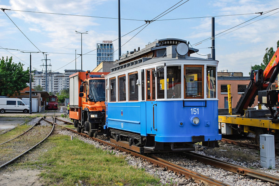 Zabytkowy tramwaj z Krakowa spędzi wakacje w stolicy