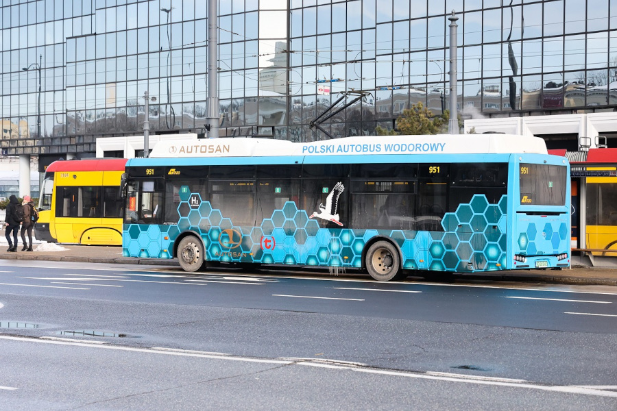 Wodorobus na warszawskich ulicach