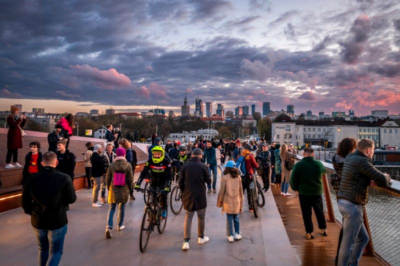 200 tysięcy osób na nowym moście pieszo-rowerowym w Warszawie