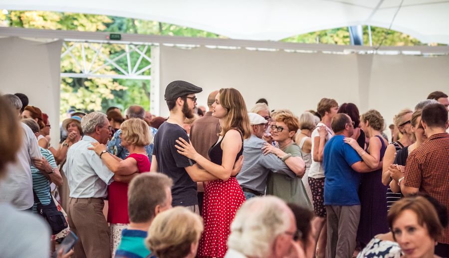 powrót letnich potańcówek na Grochowskiej
