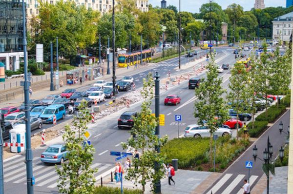 Warszawa: Mniej asfaltu i więcej zieleni na placu Bankowym