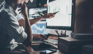 Jakie zalety niosą ze sobą usługi informatyczne w modelu outsourcingu?