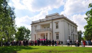 Brwinów: Pałac w parku nagrodzony