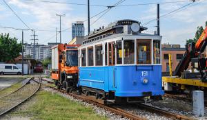 Zabytkowy tramwaj z Krakowa spędzi wakacje w stolicy