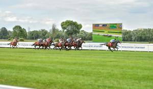 Gala Derby 2023 na Torze Służewiec - rywalizacja na torze i emocje na trybunach