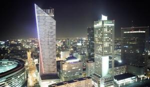 W centralnych dzielnicach Warszawy brakuje biur do wynajęcia.