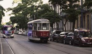 Badanie: "sympatycy samochodów” niewiele różnią się od „proekologicznych” mieszkańców Warszawy