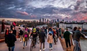 200 tysięcy osób na nowym moście pieszo-rowerowym w Warszawie