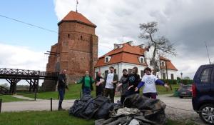 Pracownicy Muzeum na Zamku w Liwie sprzątali brzegi Liwca