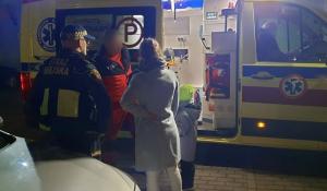 12-latka trzęsąc się leżała na ziemi przed szkołą