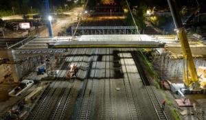 Wiadukt w Rembertowie rośnie nawet w nocy