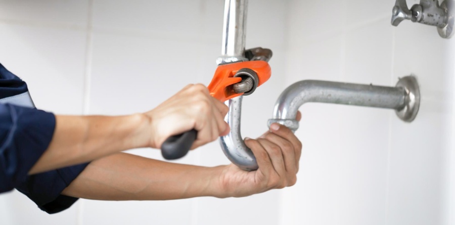 Hydraulik zadba nie tylko o rury! Kiedy należy wezwać specjalistę?